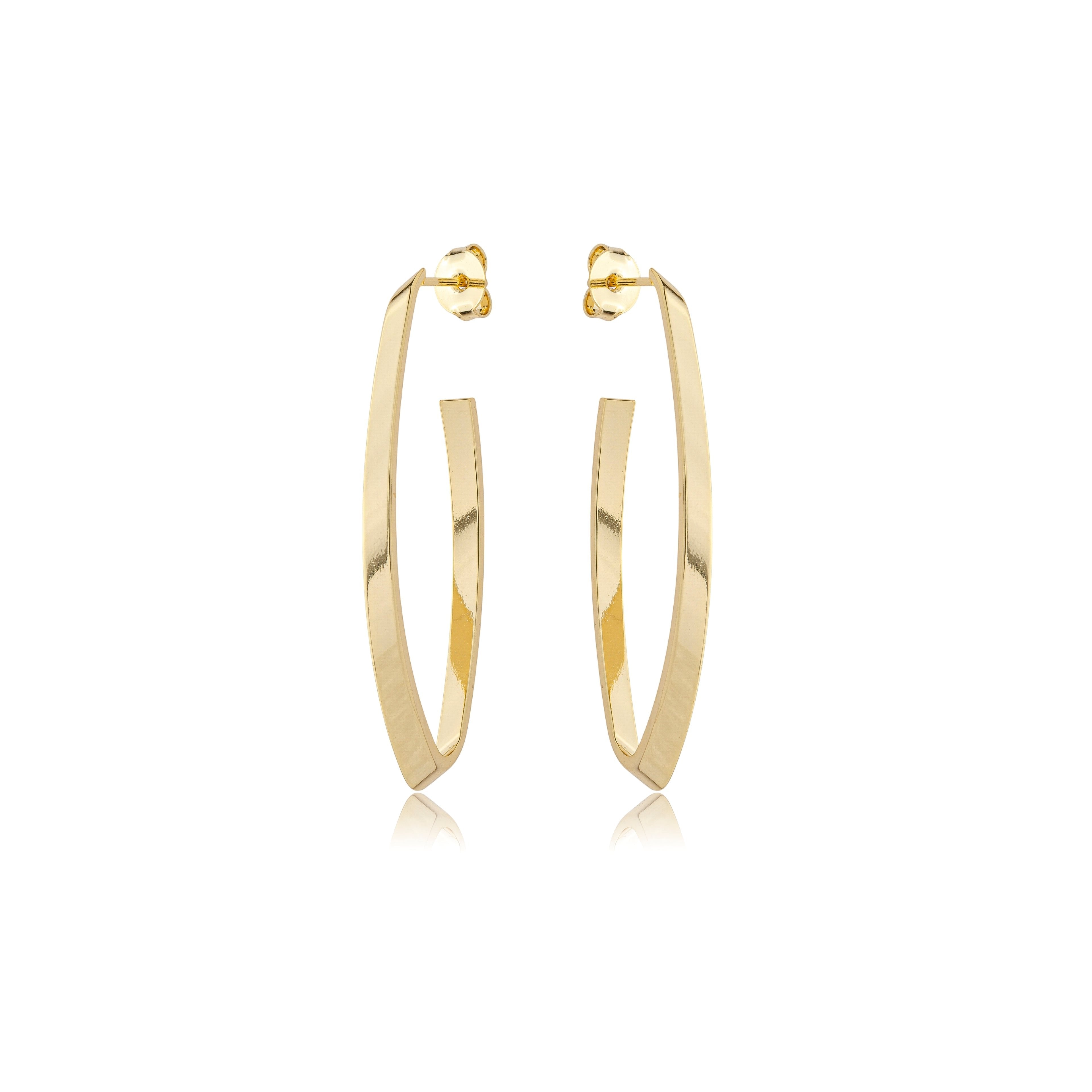 Brinco argola alongada oval grande lisa banhado a ouro 18k