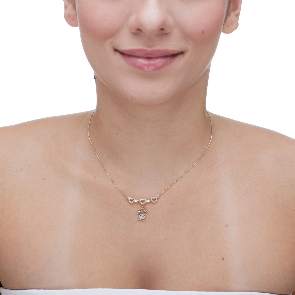 Colar 1 menina na canga de corações cravejados banhado a ouro 18k