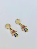 Brinco mão de Fátima cravejado colorido banhado a ouro 18k