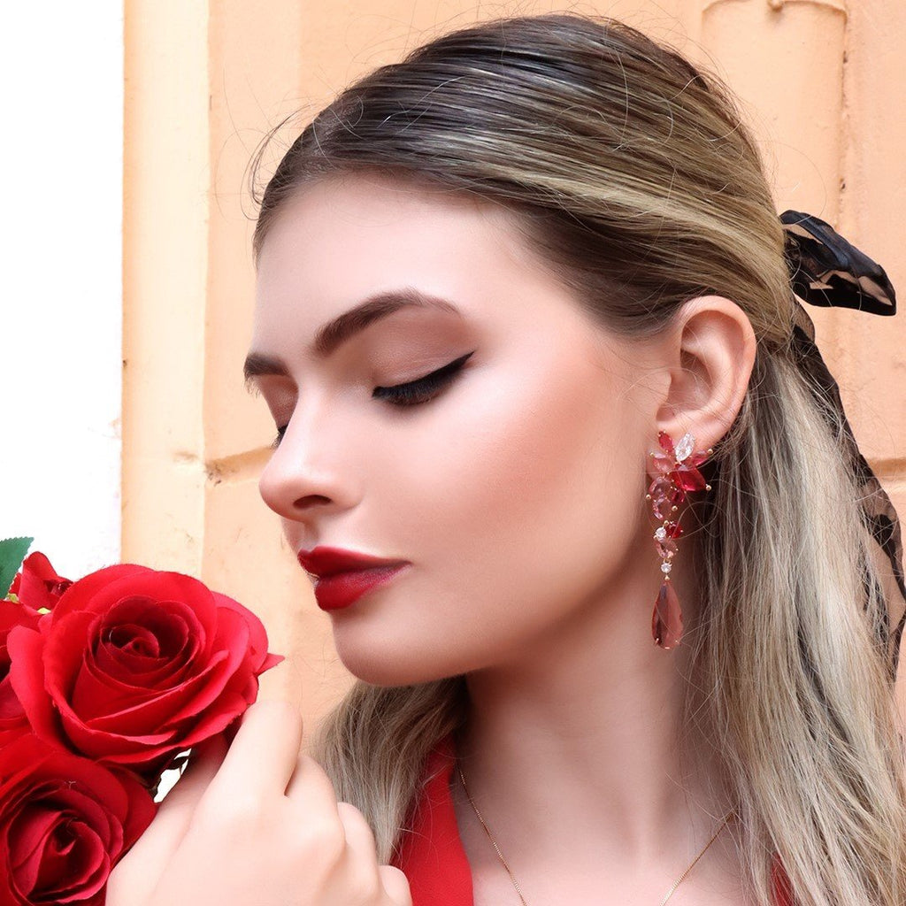 Brinco cristais com zircônias banhado a ouro 18k