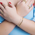 Pulseira com zircônias penduradas banhado a ouro 18k