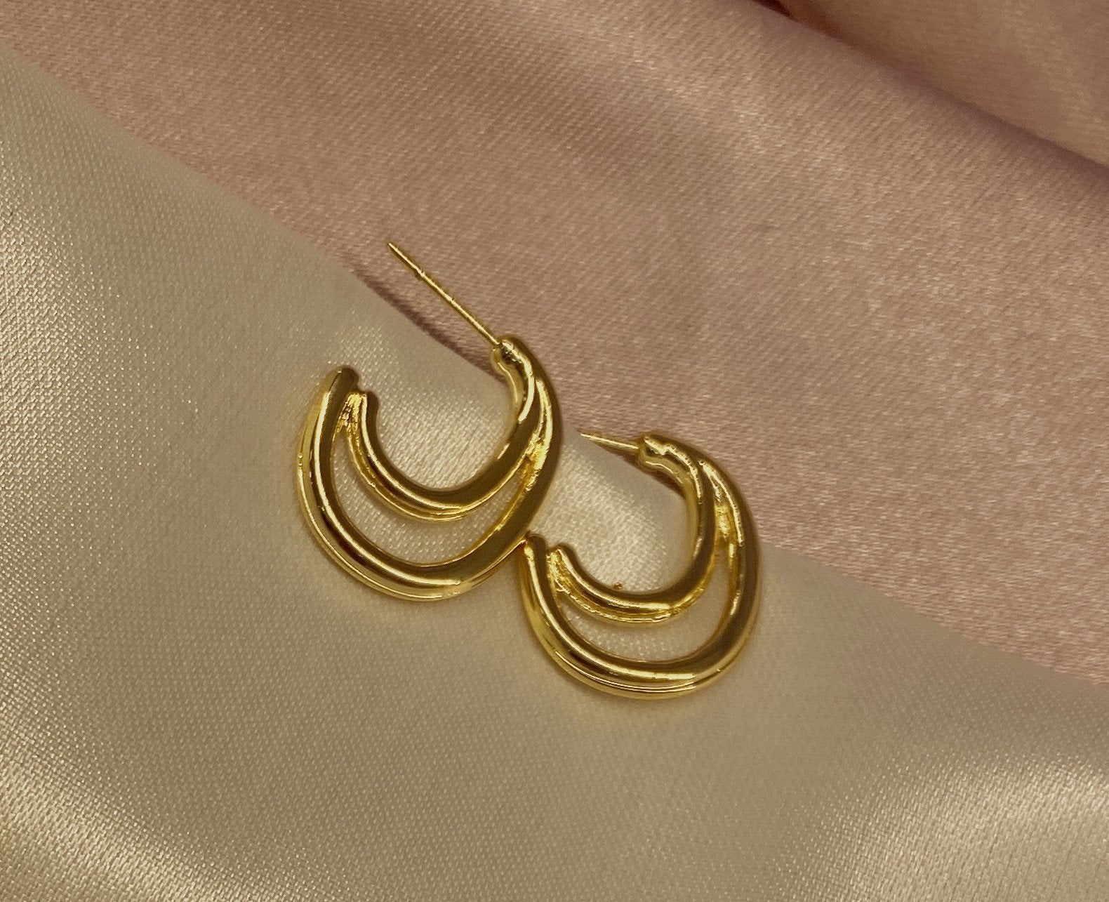 Brinco argola dupla meia lua lisa banhado a ouro 18k