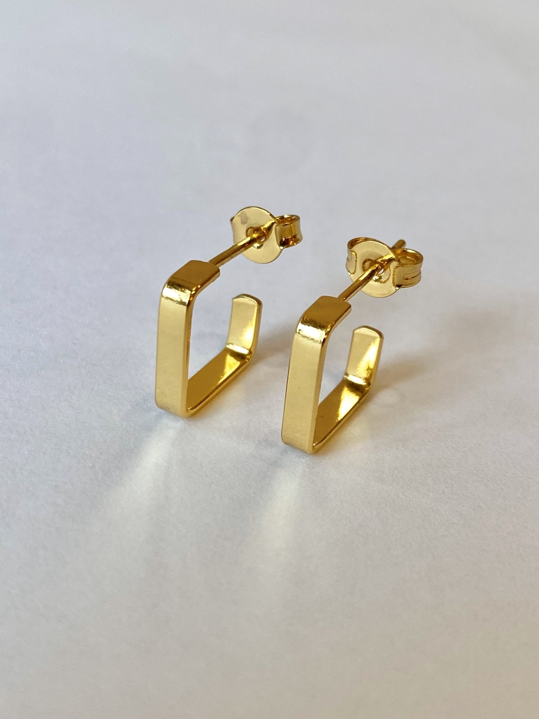 Brinco argolinha quadrada lisa 1,2cm banhado a ouro 18k