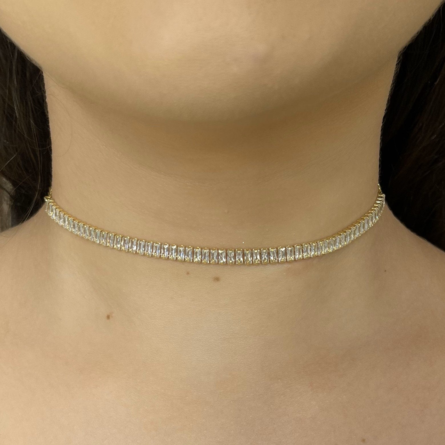 Colar choker riviera baguete cristal banhado a ouro 18k