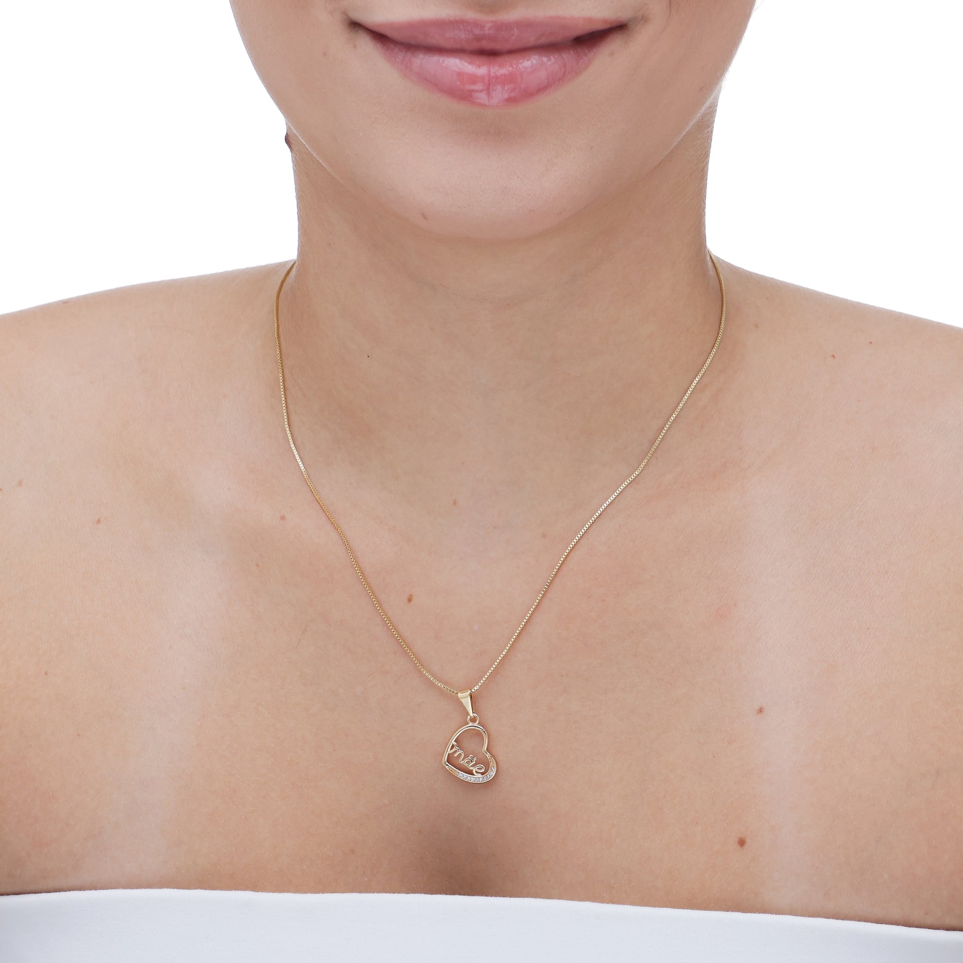 Colar com pingente mãe cravejado banhado a ouro 18k