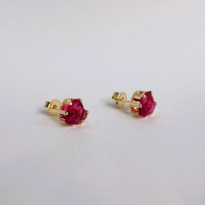 Brinco Cristal Coração Rosa Escuro 10mm Banhado a Ouro 18k