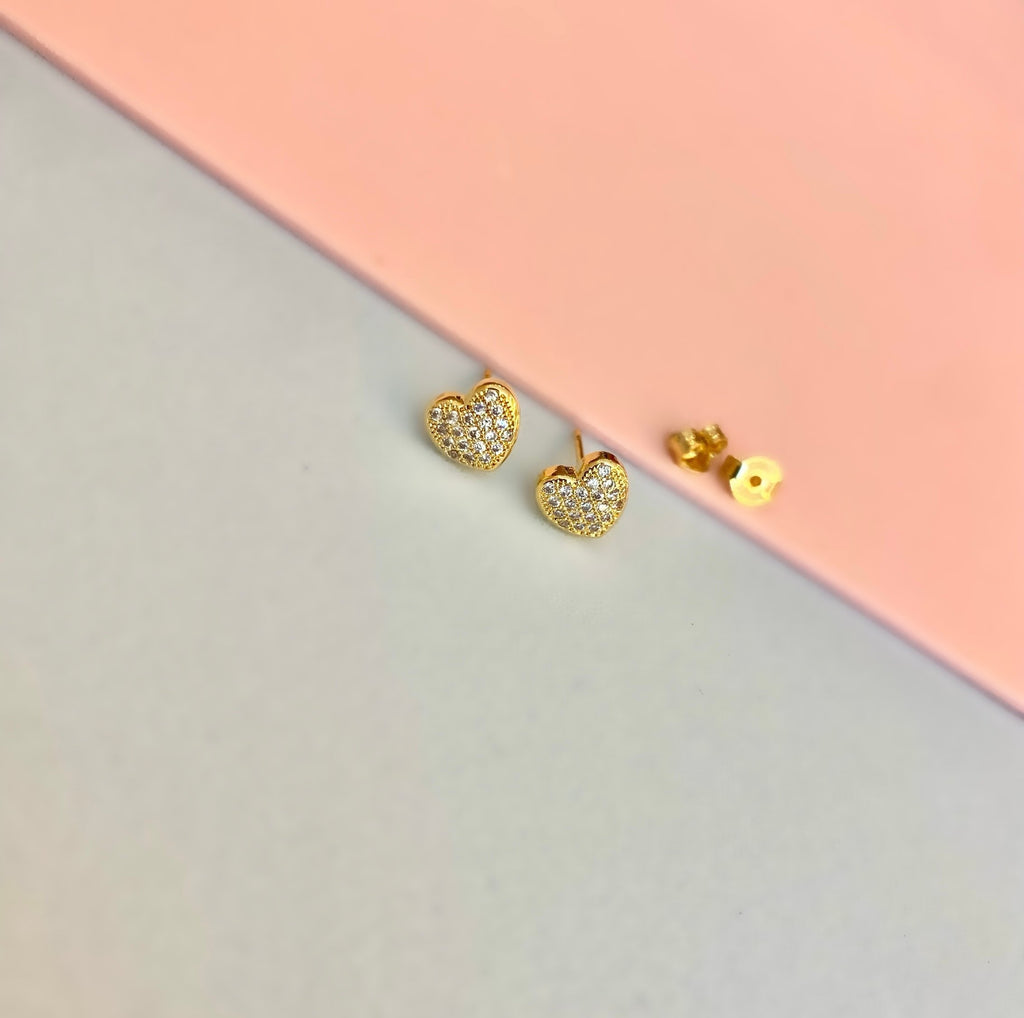 Brinco coração cravejado cristal 7mm banhado a ouro 18k