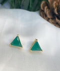 Brinco triângulo pedra verde banhado a ouro 18k