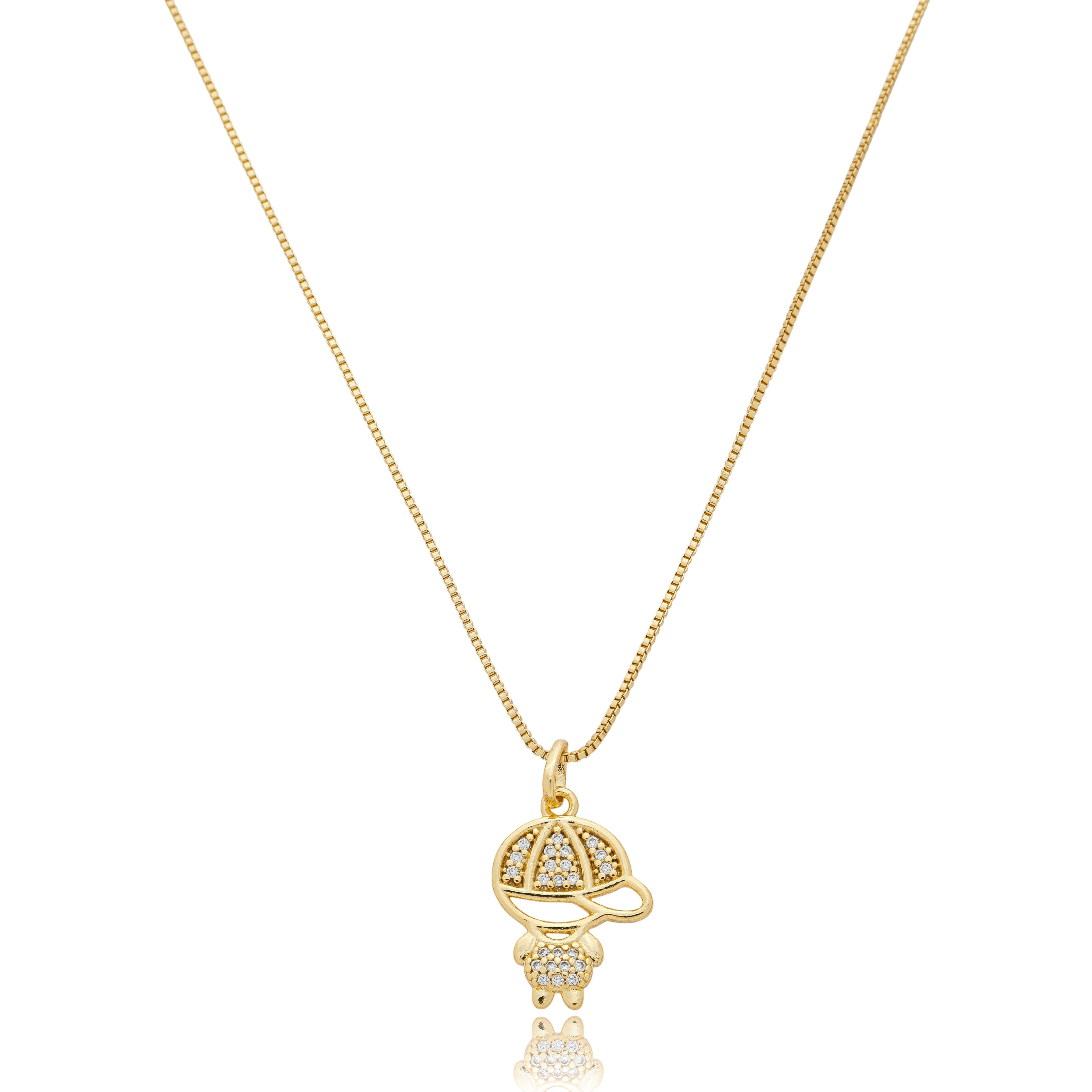 Colar com pingente menino cravejado com zircônias e detalhes vazados banhado a ouro 18k