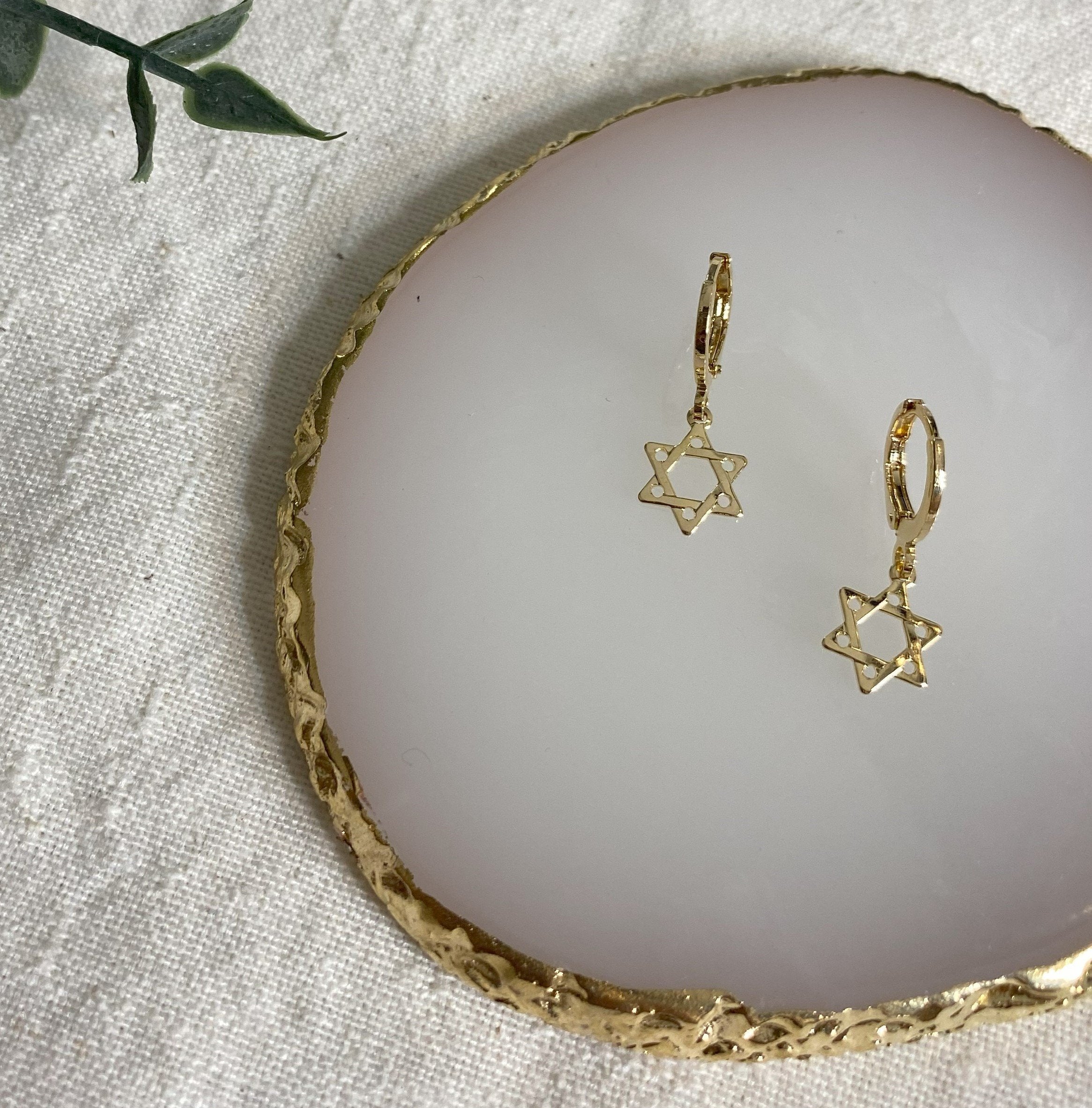 Brinco argolinha estrela de Davi lisa banhado a ouro 18k