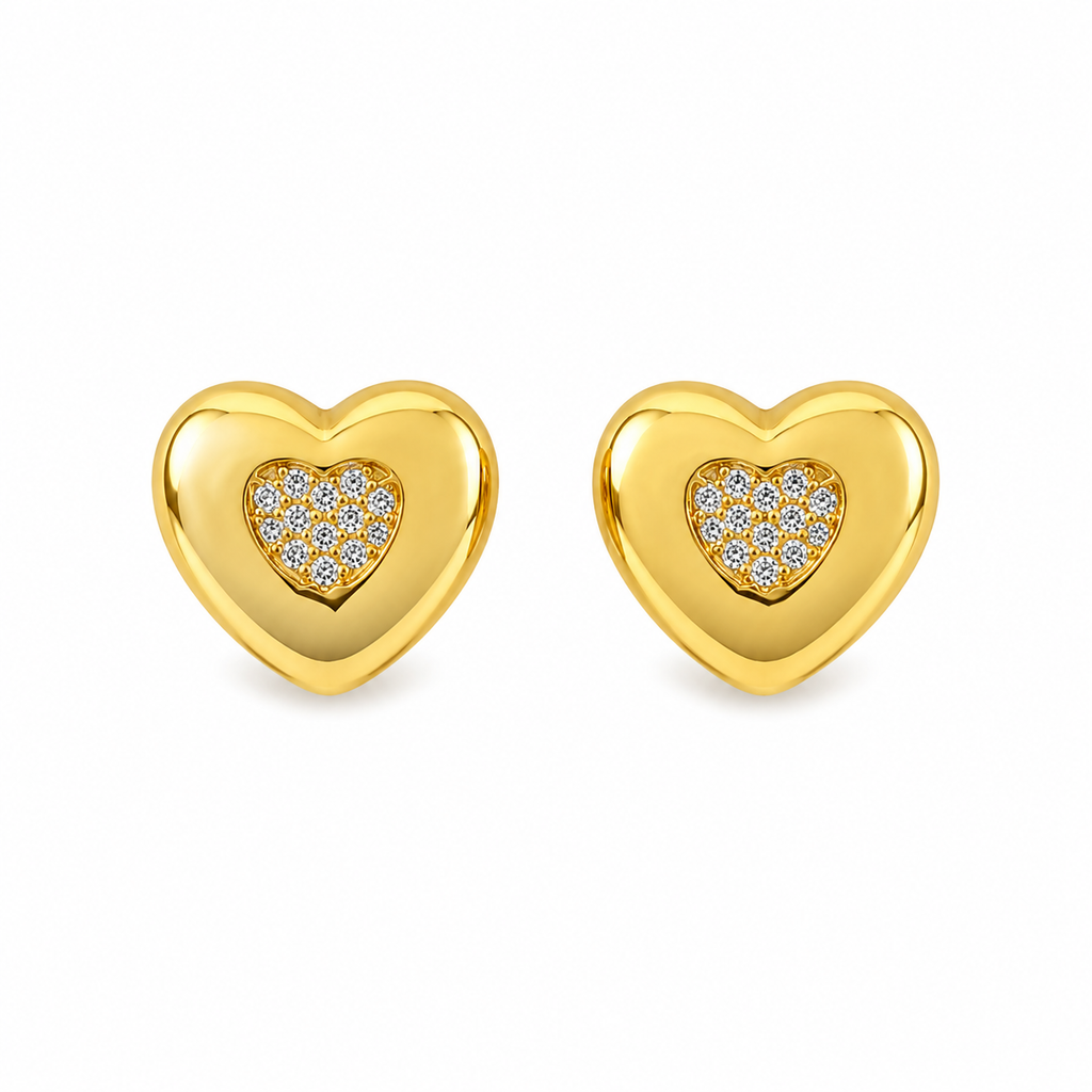 Brinco articulado em formato de coração liso com coração cravejado no meio banhado a ouro 18k