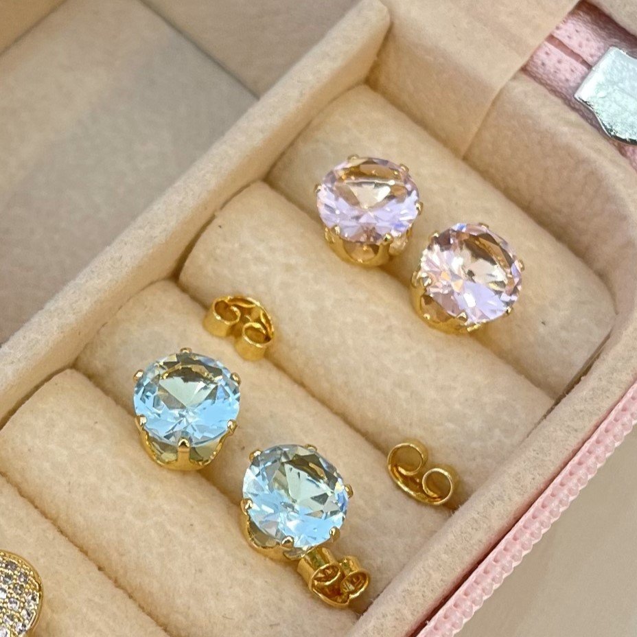 Brinco ponto de luz zircônia azul 8mm banhado a ouro 18k