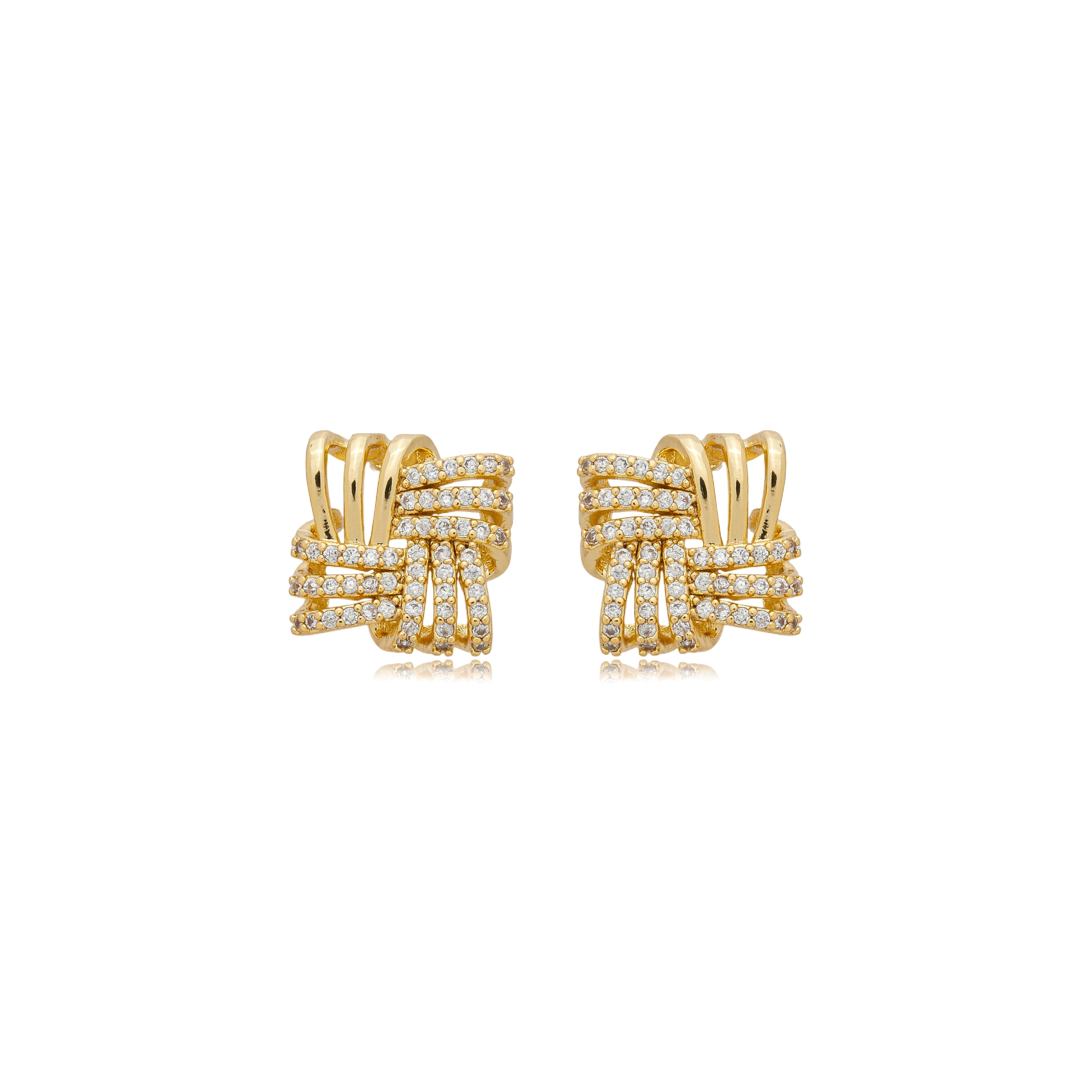 Brinco quadrado com linhas lisas e cravejadas com zircônias banhado a ouro 18k