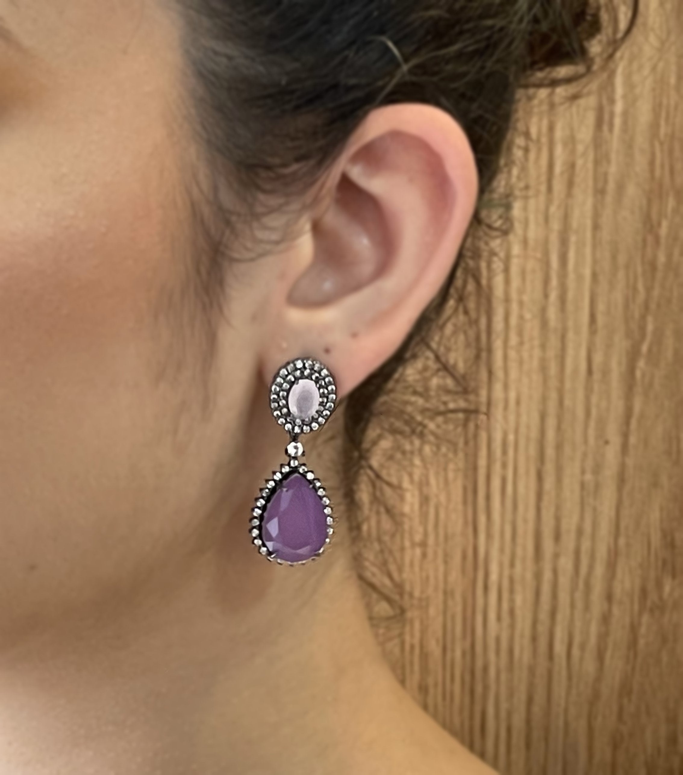 Brinco oval e gota natural com zircônias banhado a ródio negro