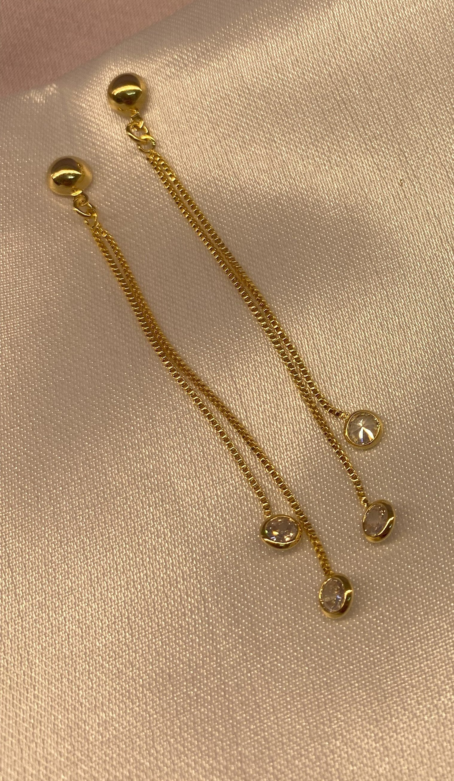 Brinco 2 fios veneziana com cristal banhado a ouro 18k