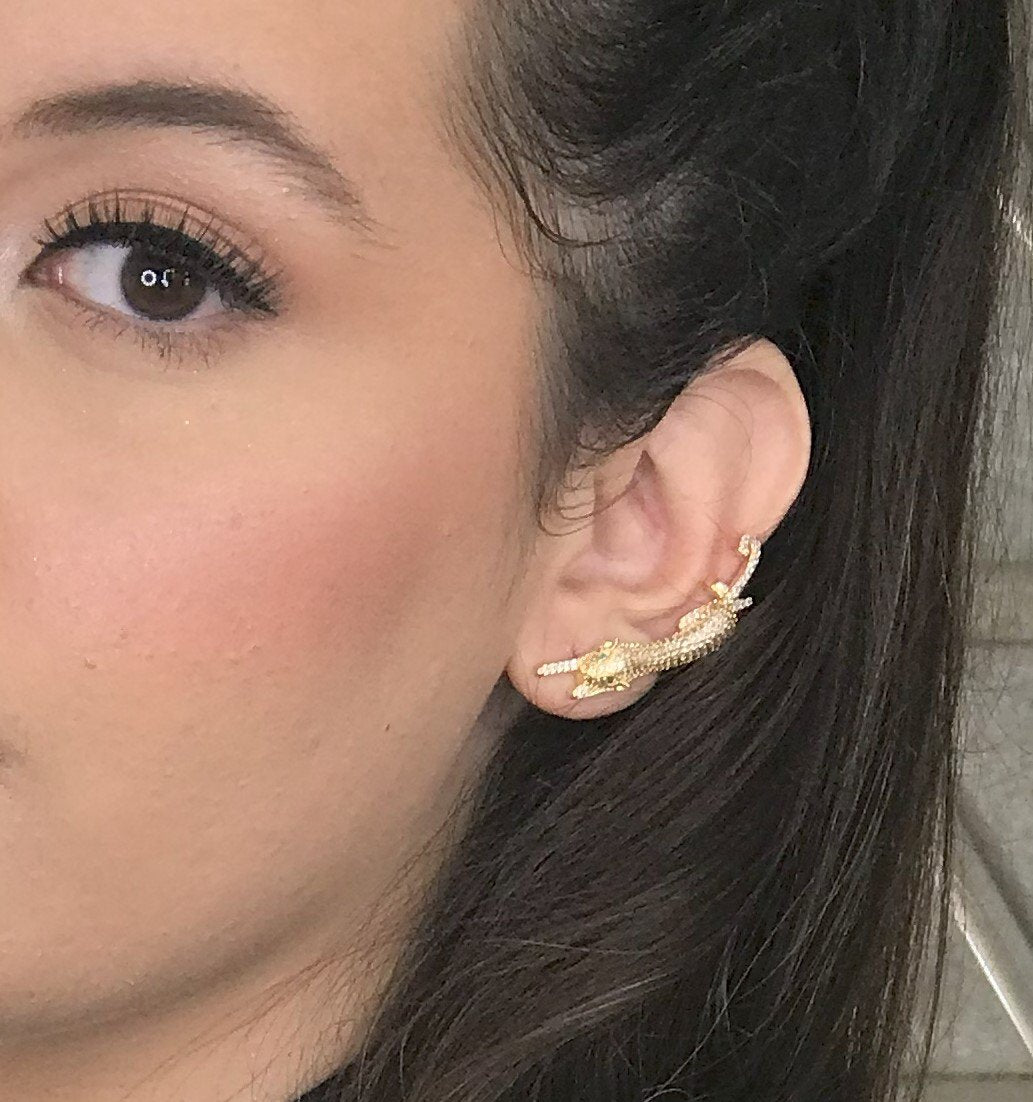 Brinco ear cuff pantera cravejado banhado a ouro 18k