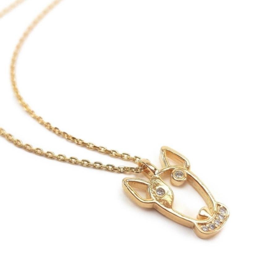 Colar com pingente cachorro com microzircônias banhado a ouro 18k