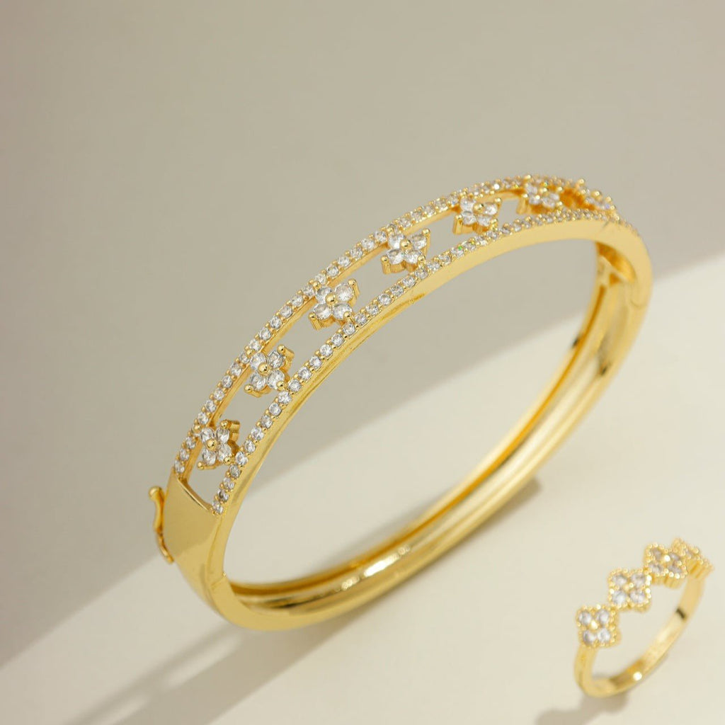 Bracelete mini trevos cravejados banhado a ouro 18k