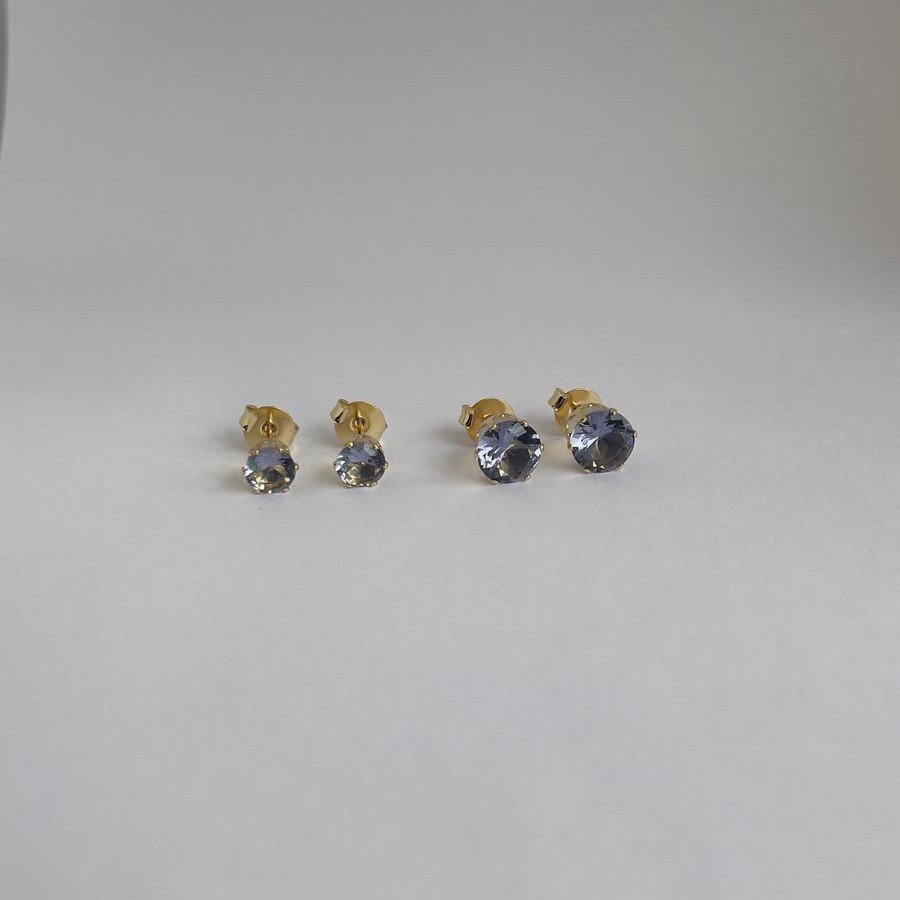 Brinco com Zircônia Redonda Ametista 8mm Banhado a Ouro 18k