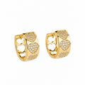Brinco argolinha de click com 3 corações cravejados com zircônias banhado a ouro 18k