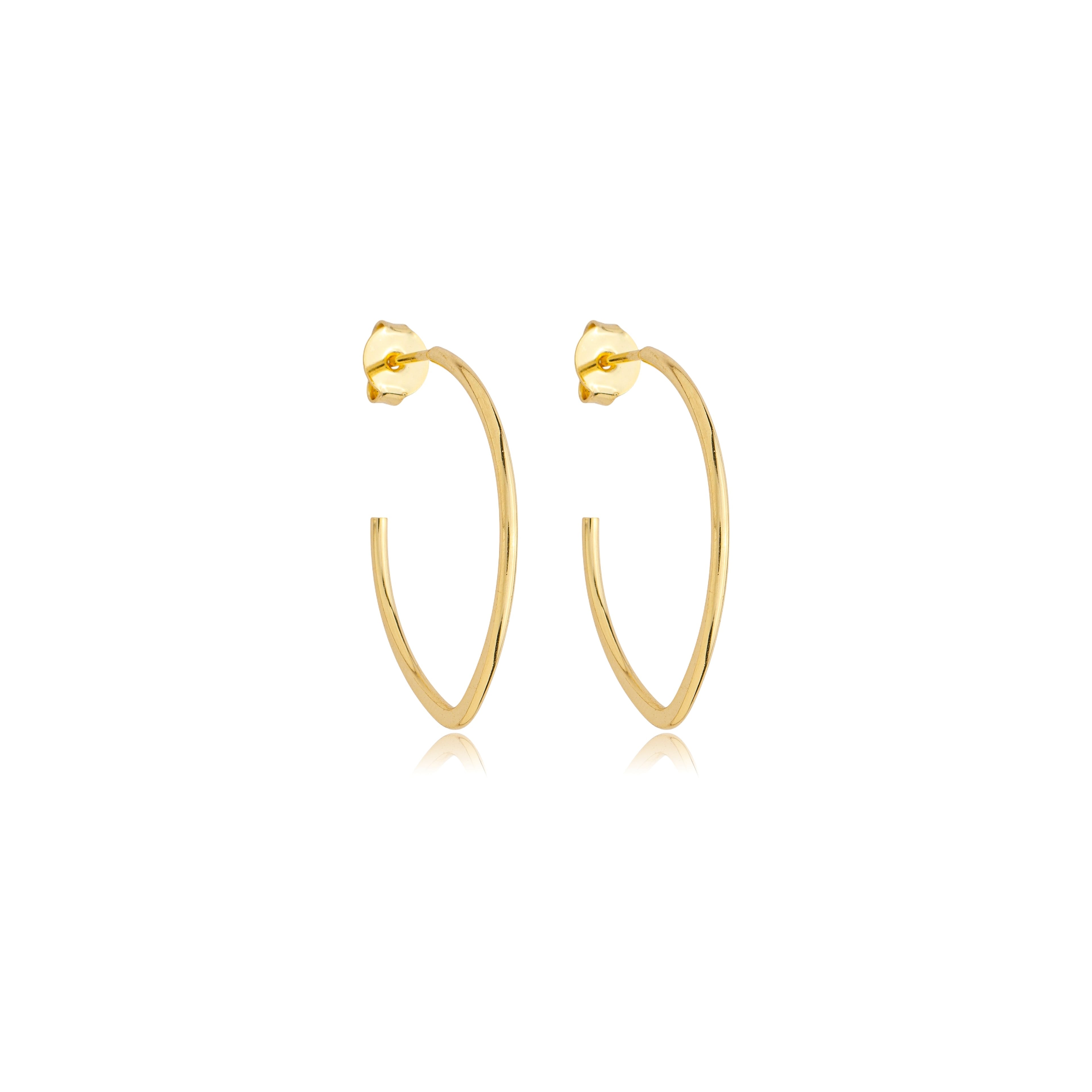 Brinco argola em V fina de tarraxa banhado a ouro 18k